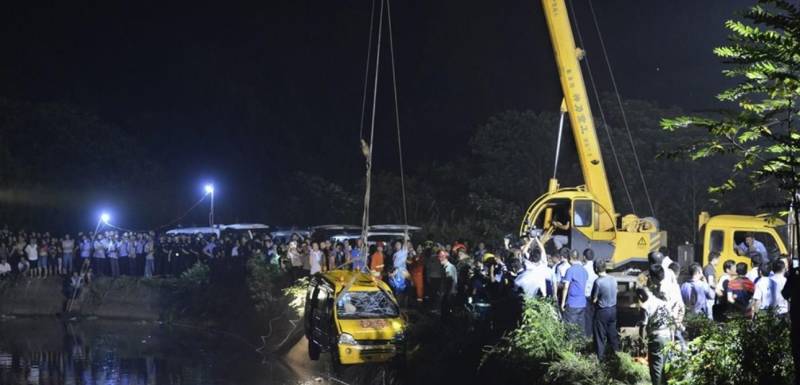 Ινδία: Όχημα με προσκυνητές έπεσε σε λίμνη - Τουλάχιστον 26 νεκροί