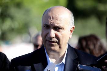 Απάντηση Αγγελάκα σε Δούρου για τα σκουπίδια της Τρίπολης