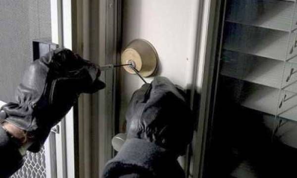 Πήραν 30 ευρώ και 5 κιλά κρέας από σπίτι στη Χώρα Μεσσηνίας