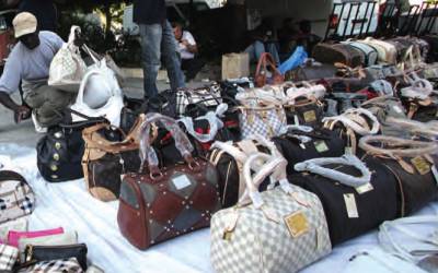 Μέτρα για το παρεμπόριο και τη φοροδιαφυγή ζητούν οι εμπορικοι σύλλογοι της Πελοποννήσου