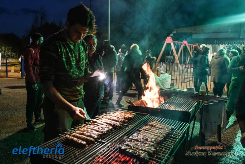 Ξεχωριστή Τσικνοπέμπτη στο Φραγκοπήγαδο (φωτογραφίες)