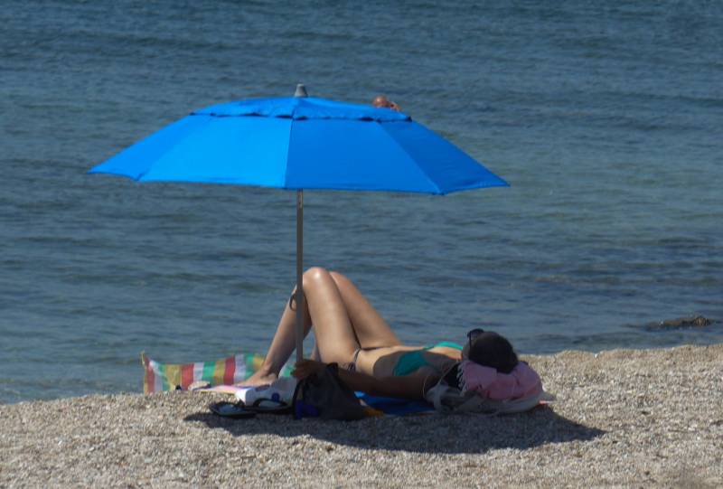 Κύμα ζέστης τις επόμενες μέρες - Ζέστη υγρασία και αφρικανική σκόνη (Βίντεο)