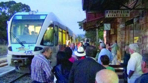 35 Αγγλοι τουρίστες με τρένο στην Κυπαρισσία