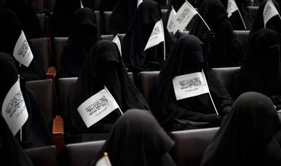 Αφγανιστάν: Να καλύπτουν το κεφάλι τους ακόμη και με κουβέρτα καλούν τις γυναίκες στο δημόσιο οι Ταλιμπάν
