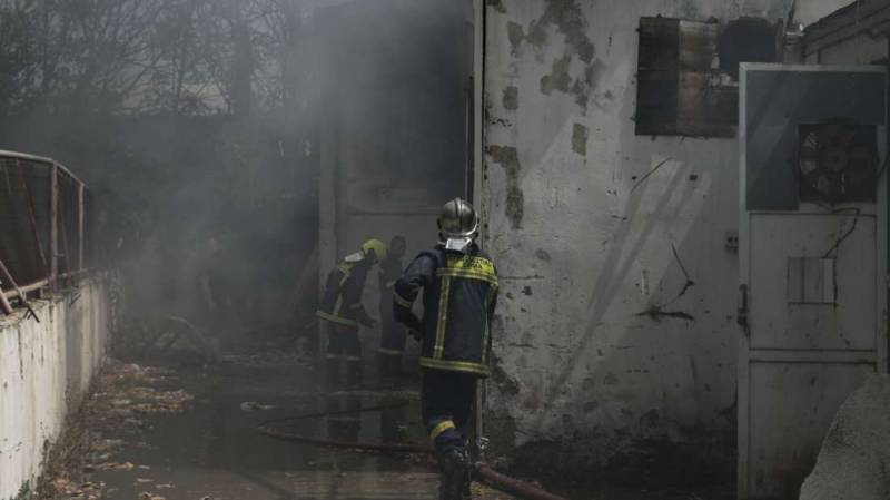 Φωτιά στον Ελαιώνα: Στο νοσοκομείο με αναπνευστικά προβλήματα δύο άτομα