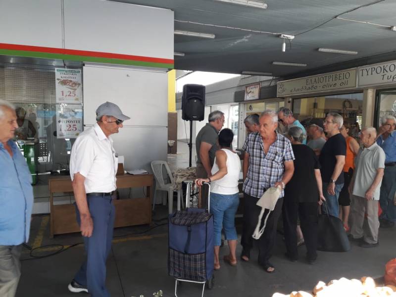 Διανεμήθηκαν 1.000 πάνινες τσάντες στη λαϊκή της Καλαμάτας