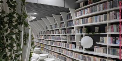 Βιβλιοθήκη με 16.000 βιβλία στο μετρό της Βαρσοβίας