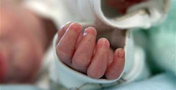 Υπόθεση παράνομης υιοθεσίας: Στην ανακρίτρια η θετή μητέρα