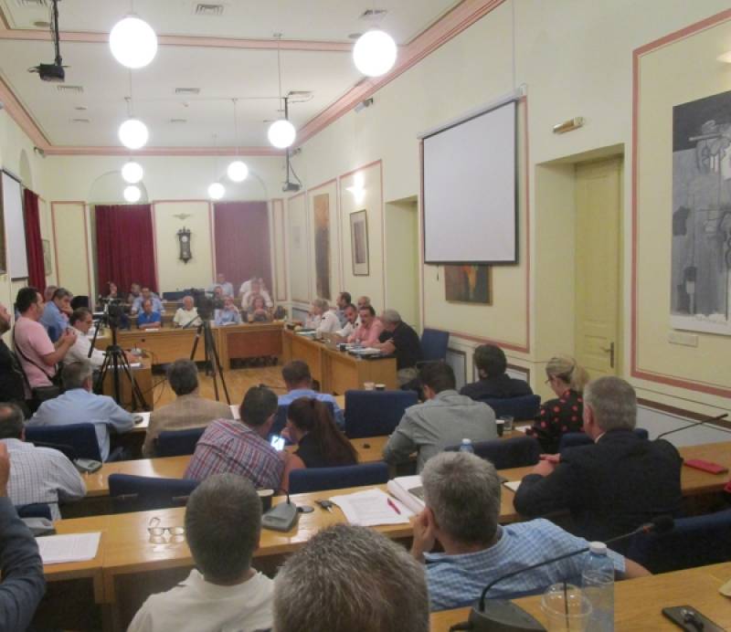 Ενταση στο Δημοτικό Συμβούλιο Καλαμάτας για το «αγράμματοι και ανεπάγγελτοι»