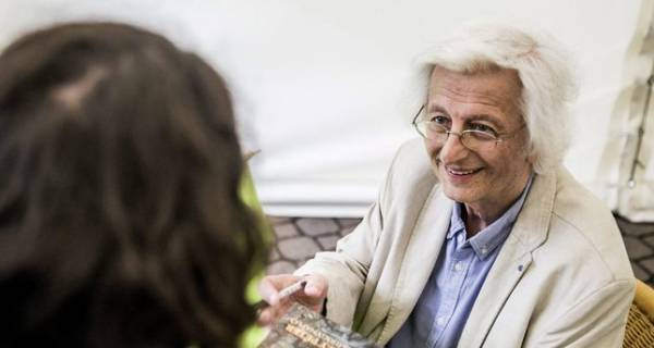 Πέθανε ο Ούγγρος συγγραφέας Πίτερ Εστερχάζι 