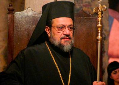 Λαϊκισμό καταλογίζει στον Μπαλαούρα ο Χρυσόστομος για τη μεταφορά του Αγίου Φωτός