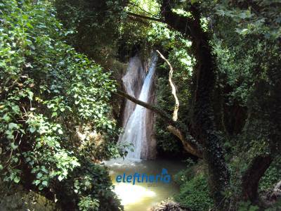 Μεσσηνία: Εκλεβαν από αυτοκίνητα στον καταρράκτη Καλάμαρη