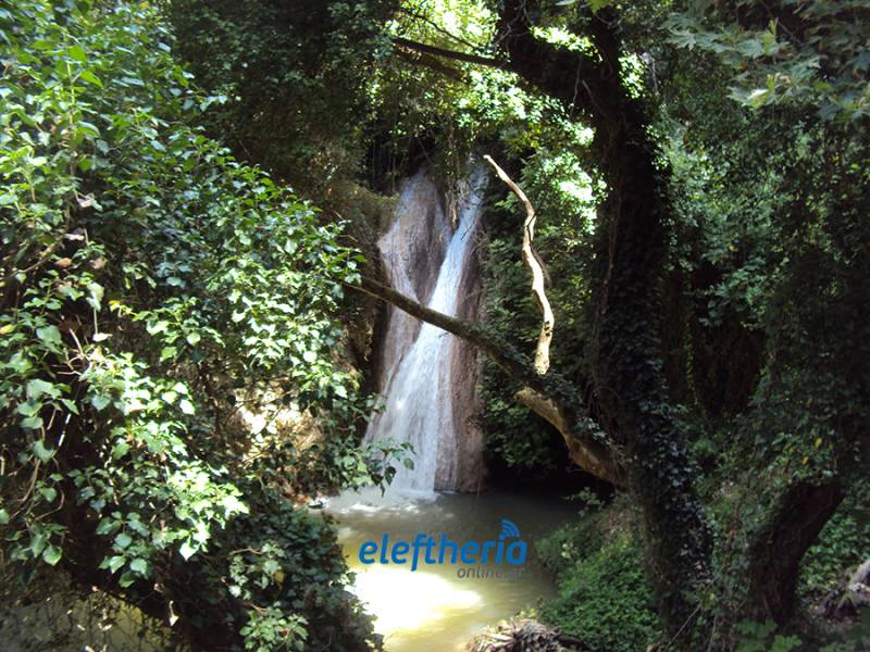 Μεσσηνία: Εκλεβαν από αυτοκίνητα στον καταρράκτη Καλάμαρη