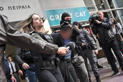 Σαλαμίνα: Προθεσμία για την Παρασκευή έλαβε η 46χρονη που δολοφόνησε την πεθερά της (βίντεο)