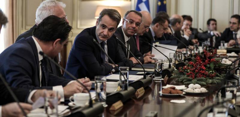 Ανασχηματισμός: Το «εμβόλιο» Μητσοτάκη στην κυβέρνηση - Ποιοι μένουν ποιοι φεύγουν