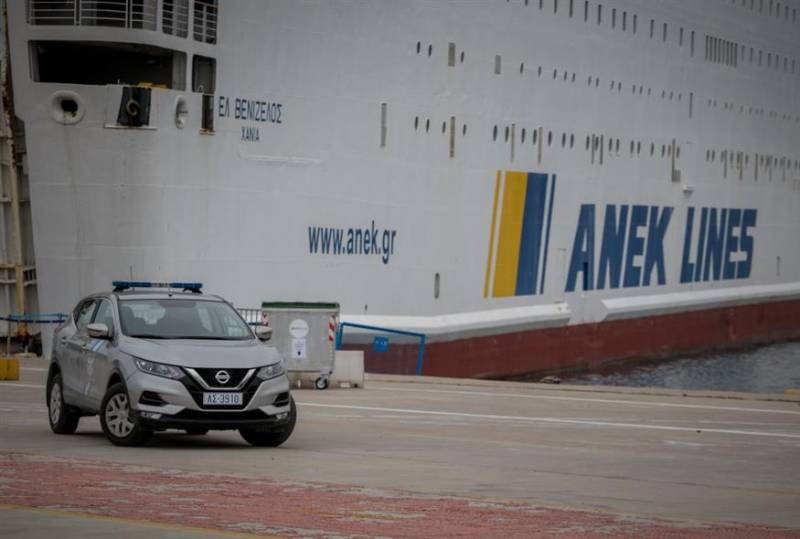 Ληστεία στα γραφεία της ΑΝΕΚ στον Πειραιά (βίντεο)