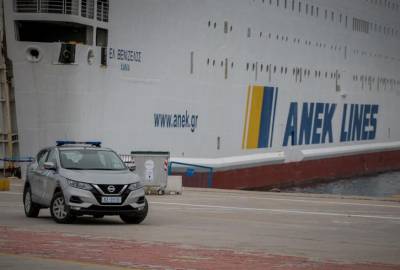 Ληστεία στα γραφεία της ΑΝΕΚ στον Πειραιά (βίντεο)