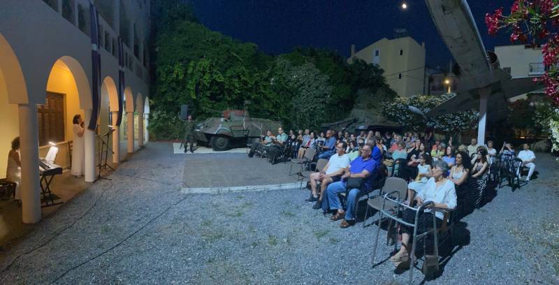 Περίπατος με Πανσέληνο στο Πολεμικό Μουσείο