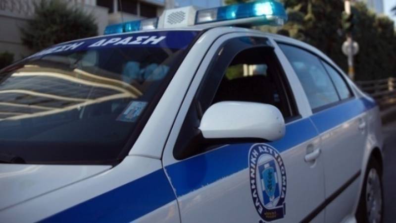 50χρονος επιτέθηκε και τραυμάτισε με μαχαίρι αστυνομικό στην Καλλιθέα