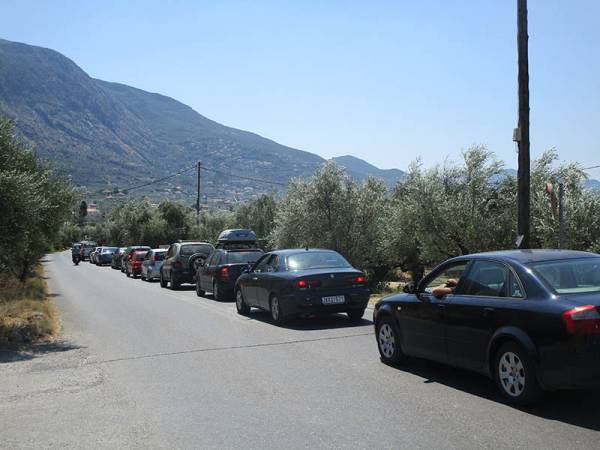 Ουρές ταλαιπωρίας και χθες στη Λακωνικής