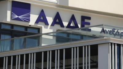 ΑΑΔΕ: Πάνω από 400 παραβάσεις σε δημοφιλείς τουριστικούς προορισμούς