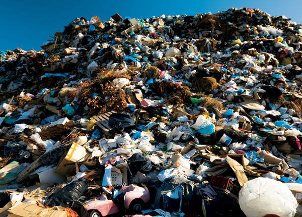 Σε απολογία ο Κατσίβελας για τη χωματερή στο Αλιμάκι