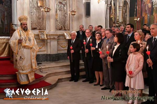 Παυλόπουλος και Κατρούγκαλος στον Επιτάφιο της Υπαπαντής (βίντεο-φωτογραφίες)