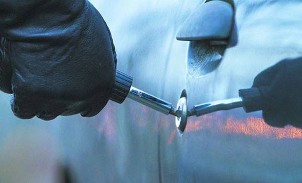 Απόπειρα κλοπής από αυτοκίνητα στη Μεσσήνη