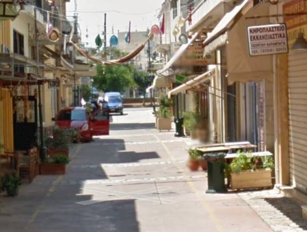 Παρέλαση μηχανών στον πεζόδρομο της Αμφείας 