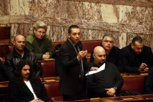 Άρση της ασυλίας όλων των βουλευτών της Χρυσής Αυγής ζητούν οι ανακρίτριες