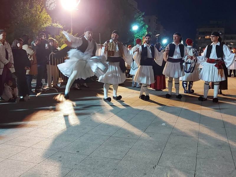 Μουσικοχορευτική παράσταση αφιερωμένη στα 30 χρόνια του “Ξενία”