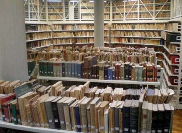 Μαθητές του 4ου Λυκείου στη Βιβλιοθήκη του Πανεπιστημίου Πελοποννήσου