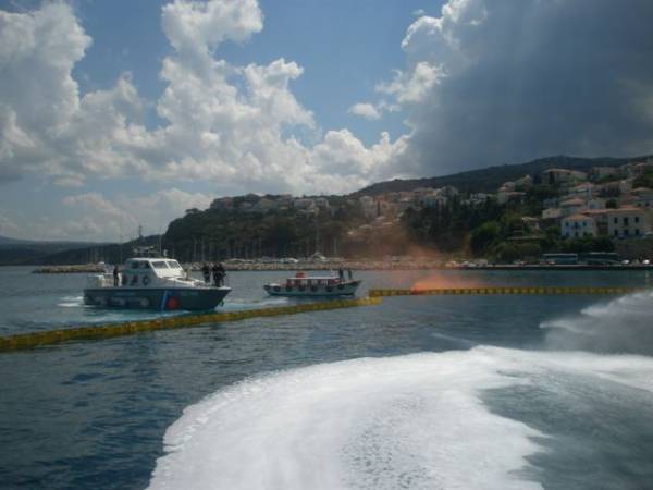 Άσκηση καταπολέμησης θαλάσσιας ρύπανσης από το Λιμεναρχείο Πύλου