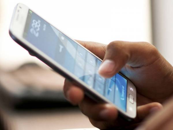 Πατρινός έκλεψε κινητό στη Ναυαρίνου