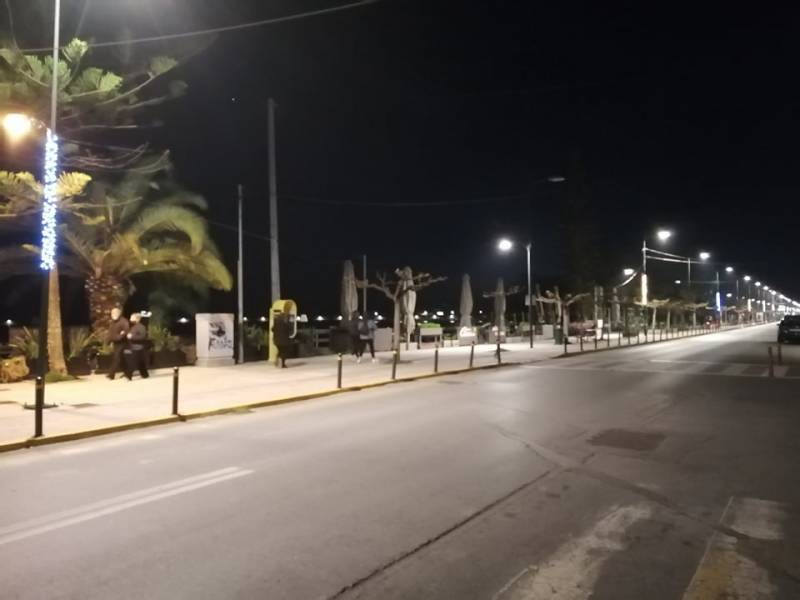 Ο στολισμός στη Ναυαρίνου