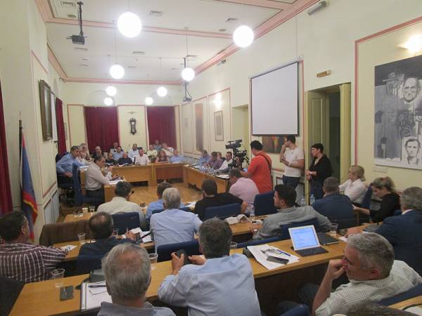 Κόντρα για τον «καουμπόη» στη Δημοτική Αστυνομία Καλαμάτας