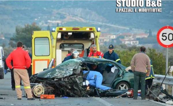 Τρεις νεκροί μετά από σφοδρή σύγκρουση αγροτικού με ΙΧ στο δρόμο Νάυπλιο - Λυγουριό