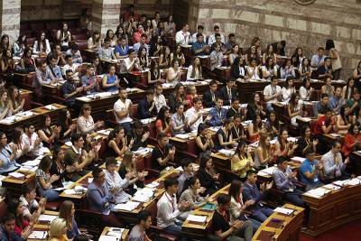 Πρωτόγνωρες εμπειρίες για τους Μεσσήνιους έφηβους βουλευτές