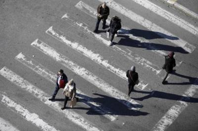 Ευρωβαρόμετρο: Μεγαλύτερη προστασία ζητούν από την ΕΕ οι πολίτες