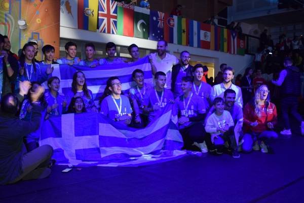 Η μεσσηνιακή ομάδα bitbot στην “E” για την μεγάλη της επιτυχία στη Ρομποτική