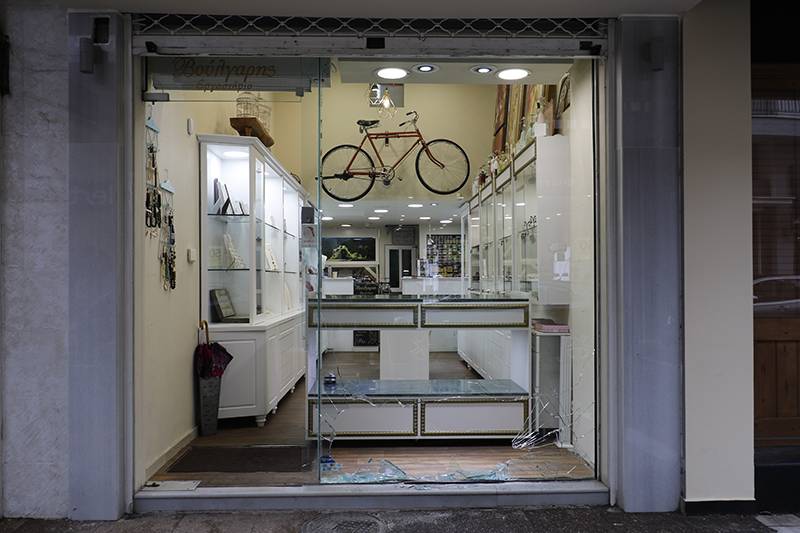 Καλαμάτα: Αφαντοι οι πέντε δράστες της κλοπής στο αργυροχρυσοχοείο