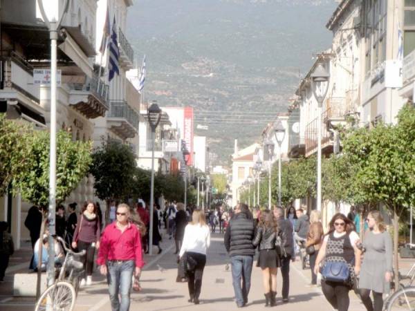 Ανοιχτά σήμερα τα εμπορικά καταστήματα στην Καλαμάτα