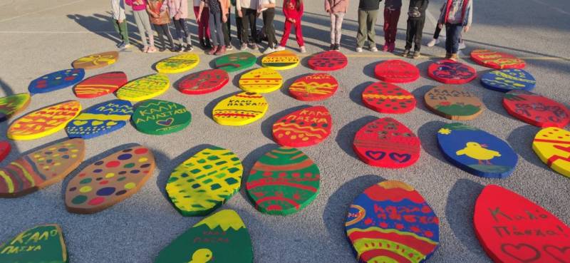 Μαθητές ζωγραφίζουν στην Κυπαρισσία