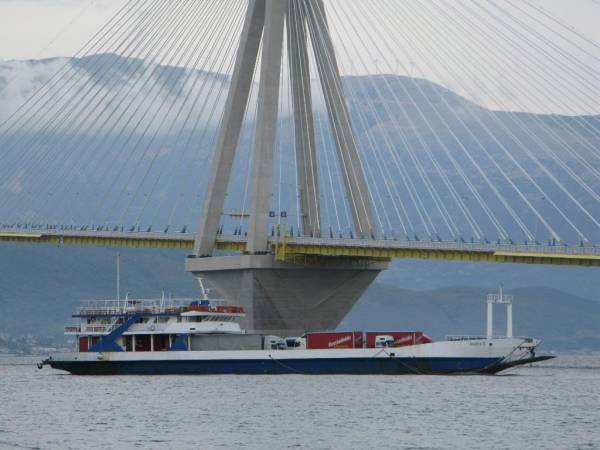 Προβλήματα από τους ισχυρούς ανέμους στο Ρίο-Αντίρριο