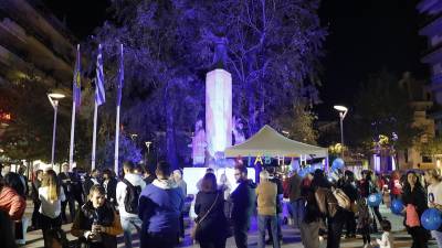 Καλαμάτα: Η κεντρικά πλατεία έγινε… μπλε για την Παγκόσμια Ημέρα κατά του Σακχαρώδη Διαβήτη