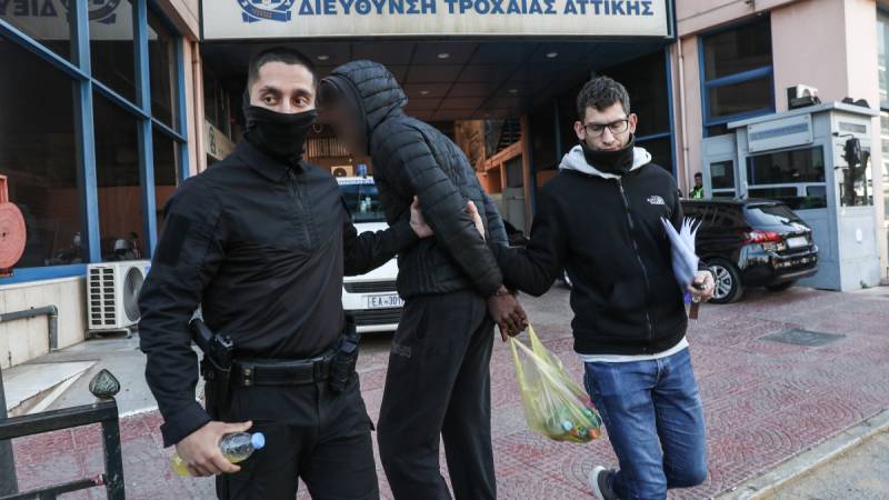 Αντιμέτωπος με κακουργήματα ο ανήλικος Σουδανός οδηγός που χτύπησε την 16χρονη στην Λιοσίων (βίντεο)