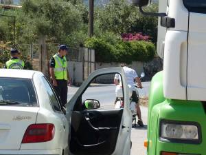 100 κλήσεις για κράνη και  εξατμίσεις έκοψε η Τροχαία. Πολλά πρόστιμα ξεπερνούν τα 350 ευρώ