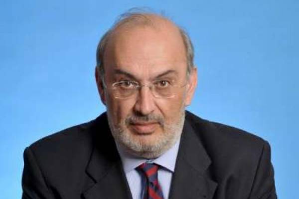 Ο Κατσίβελας υπέγραψε το σύμφωνο για την κλιματική αλλαγή