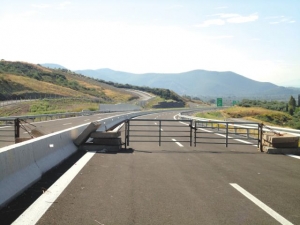 Στην κυκλοφορία πριν τα Χριστούγεννα το Παραδείσια - Τσακώνα