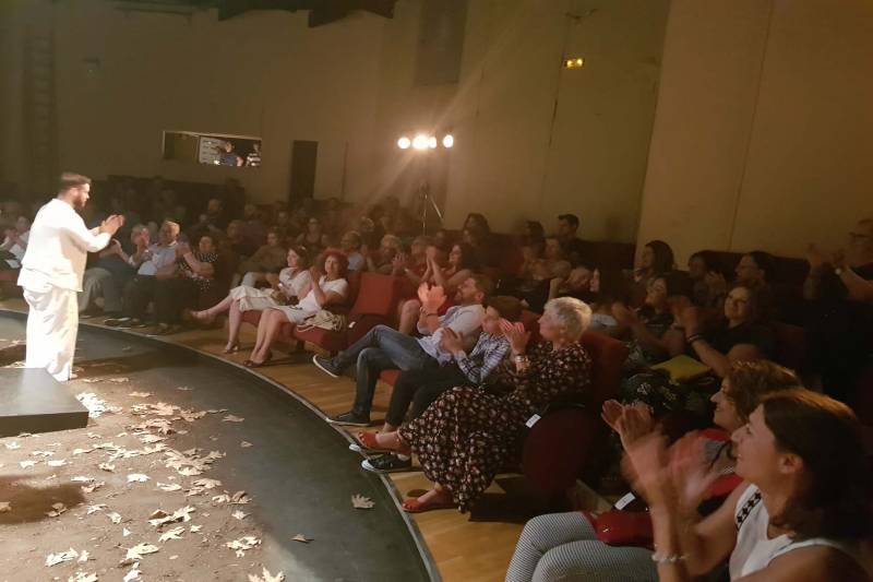 Οι “Βρικόλακες” του Ιψεν από το ΜΕΘ κέρδισαν το χειροκρότημα